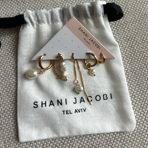 Gold and Pearl Earrings Set